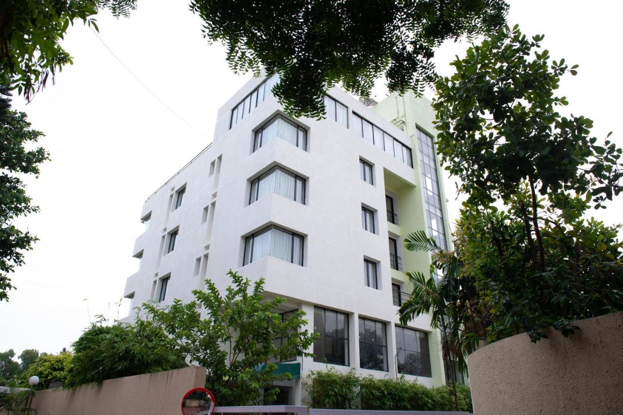 Monarch Montvert Pune Bagian luar foto