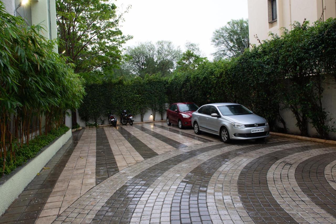 Monarch Montvert Pune Bagian luar foto
