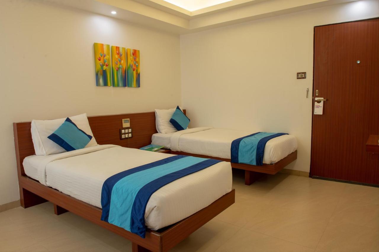 Monarch Montvert Pune Bagian luar foto