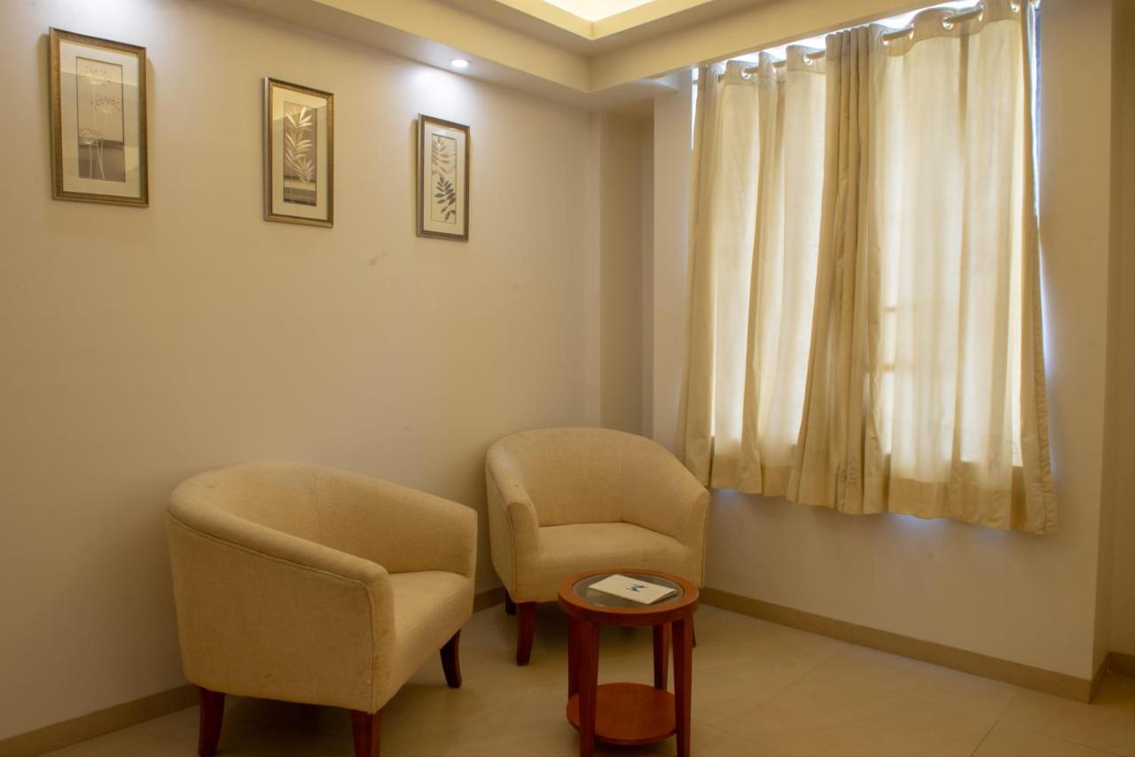 Monarch Montvert Pune Bagian luar foto