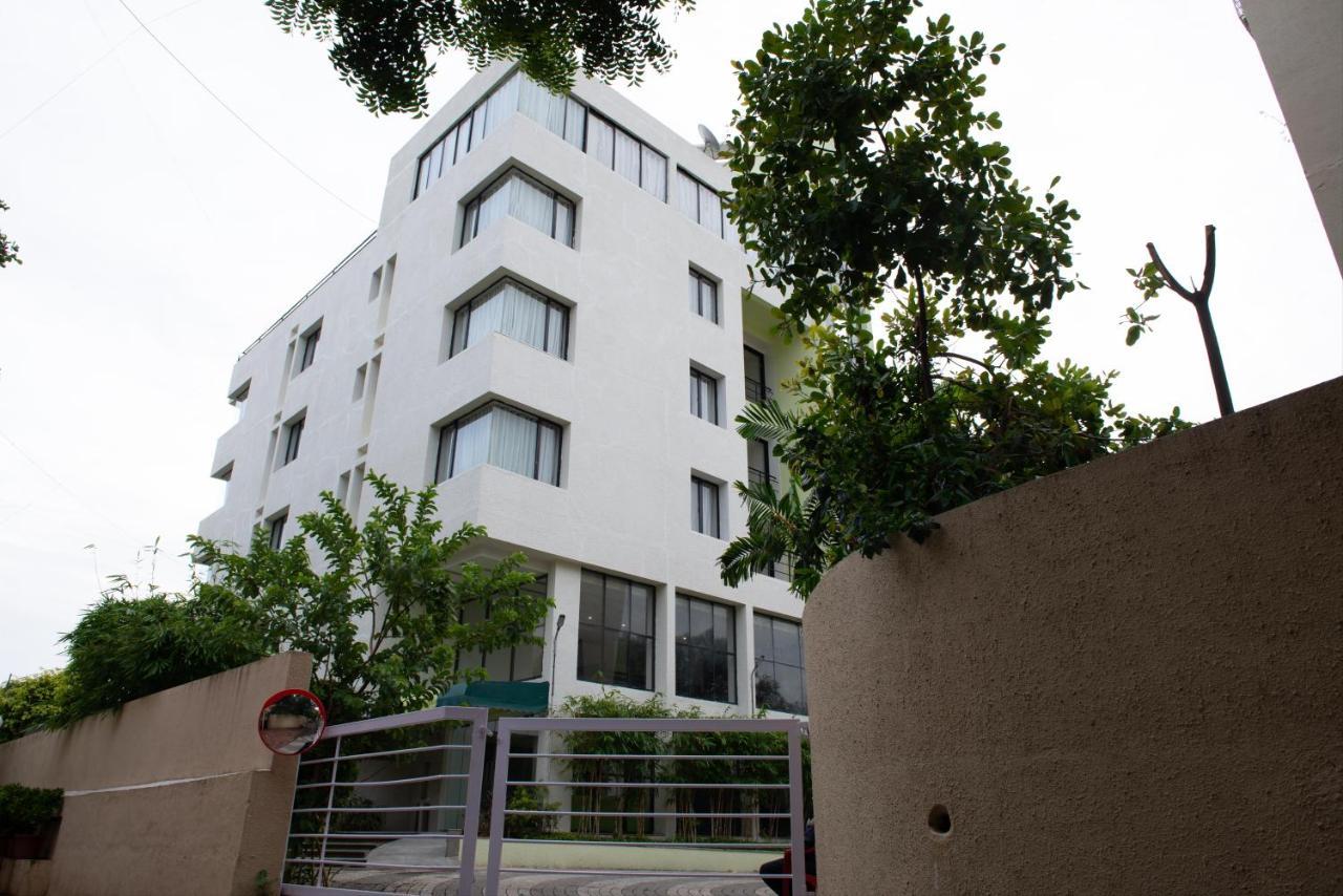 Monarch Montvert Pune Bagian luar foto