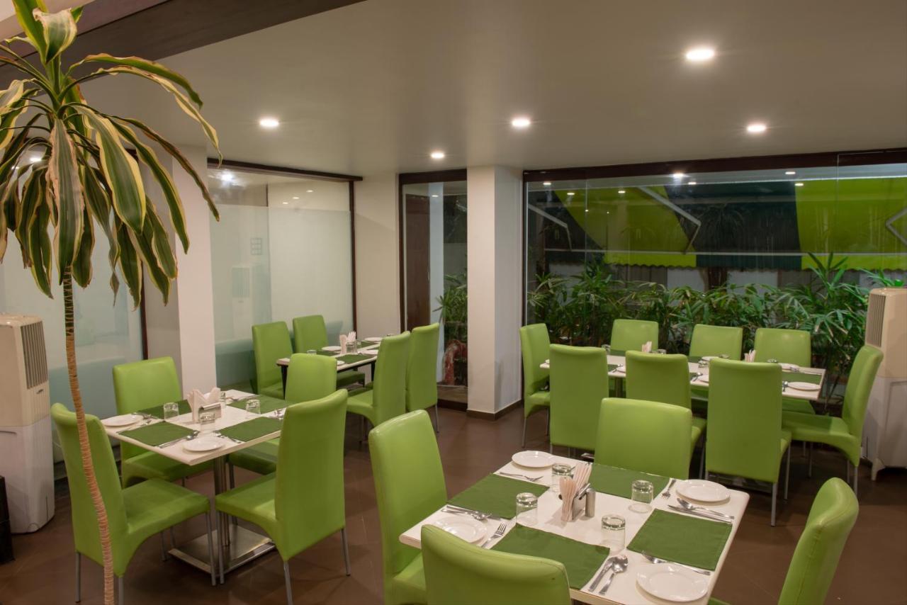 Monarch Montvert Pune Bagian luar foto